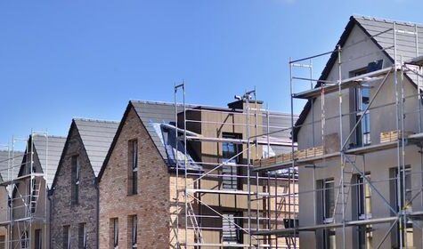 scaffolding-building-that-says-word-top_991208-1915